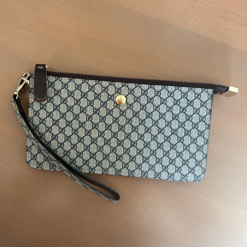 Authentic Gucci Wristlet / Clutch